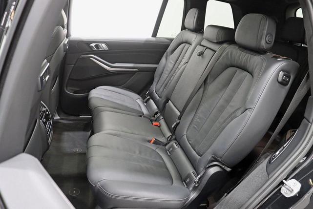 Photo of 2022 Black Sapphire Metallic BMW X7