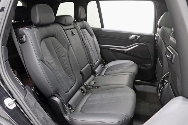 Photo of 2022 Black Sapphire Metallic BMW X7