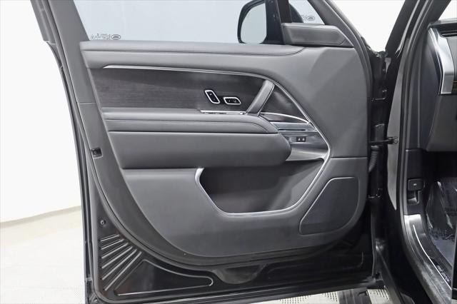 Photo of 2023 Santorini Black Metallic Land Rover Range Rover