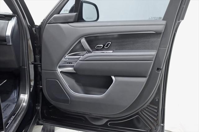 Photo of 2023 Santorini Black Metallic Land Rover Range Rover