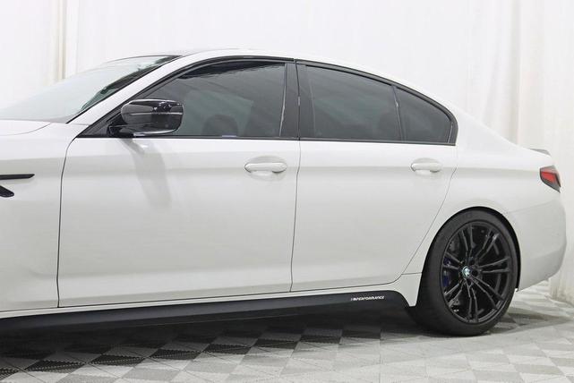 Photo of 2019 Alpine White BMW M5