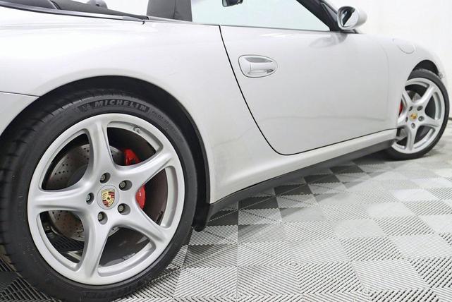 Photo of 2007 Arctic Silver Metallic Porsche 911