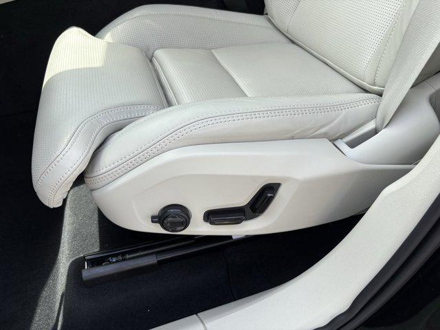 Photo of 2025 Onyx Black Metallic Volvo XC60 Plug-In Hybrid