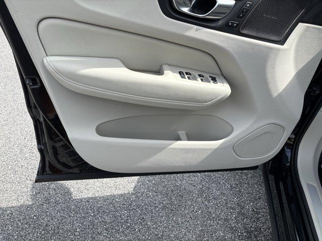 Photo of 2025 Onyx Black Metallic Volvo XC60 Plug-In Hybrid