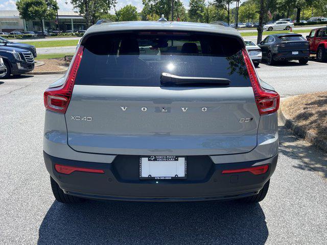 Photo of 2025 Vapour Grey Metallic Volvo XC40
