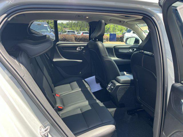Photo of 2025 Vapour Grey Metallic Volvo XC40