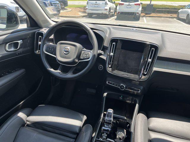 Photo of 2025 Vapour Grey Metallic Volvo XC40