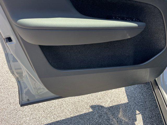 Photo of 2025 Vapour Grey Metallic Volvo XC40