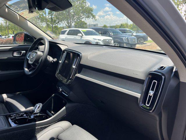 Photo of 2025 Vapour Grey Metallic Volvo XC40
