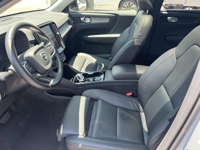 Photo of 2025 Vapour Grey Metallic Volvo XC40