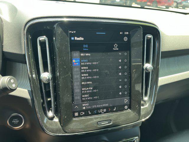 Photo of 2025 Vapour Grey Metallic Volvo XC40