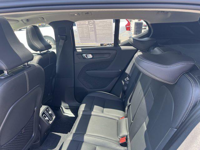 Photo of 2025 Vapour Grey Metallic Volvo XC40