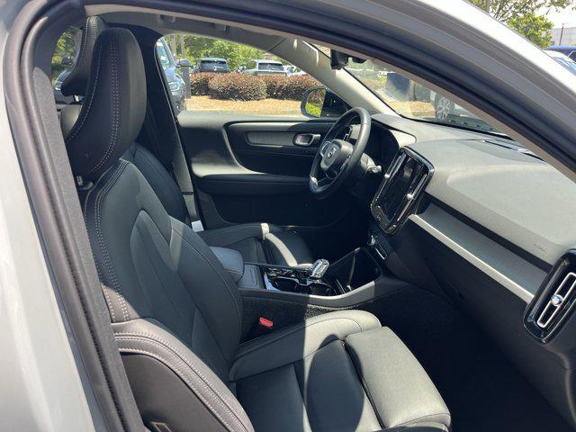 Photo of 2025 Vapour Grey Metallic Volvo XC40