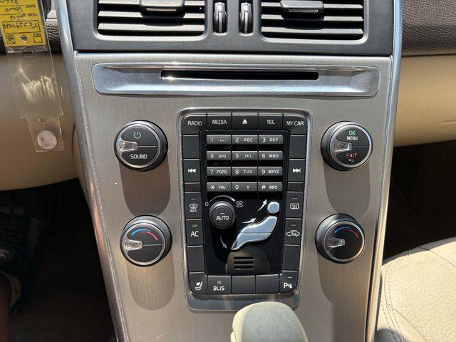 Photo of 2012 Ice White Volvo XC60