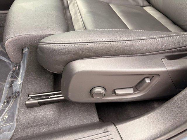 Photo of 2023 Thunder Grey Metallic Volvo XC40