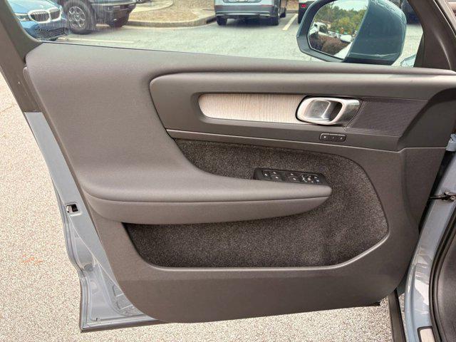 Photo of 2023 Thunder Grey Metallic Volvo XC40
