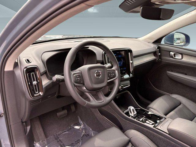Photo of 2023 Thunder Grey Metallic Volvo XC40