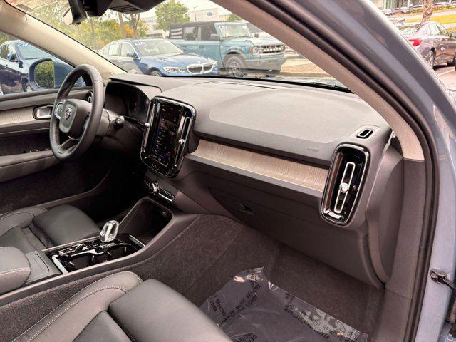 Photo of 2023 Thunder Grey Metallic Volvo XC40