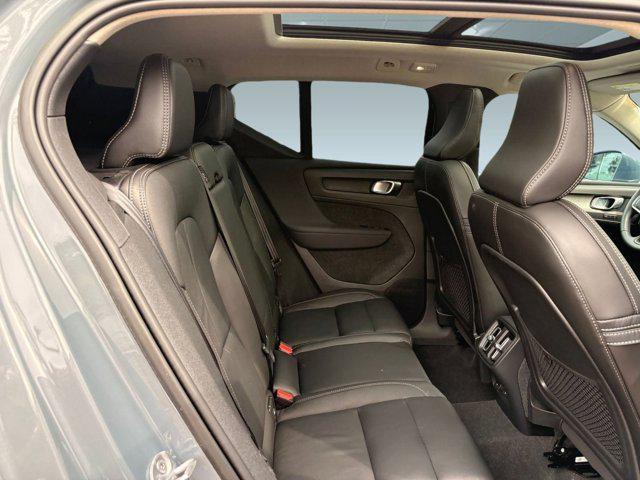 Photo of 2023 Thunder Grey Metallic Volvo XC40