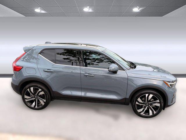 Photo of 2023 Thunder Grey Metallic Volvo XC40