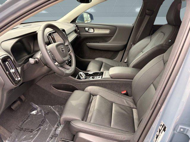 Photo of 2023 Thunder Grey Metallic Volvo XC40