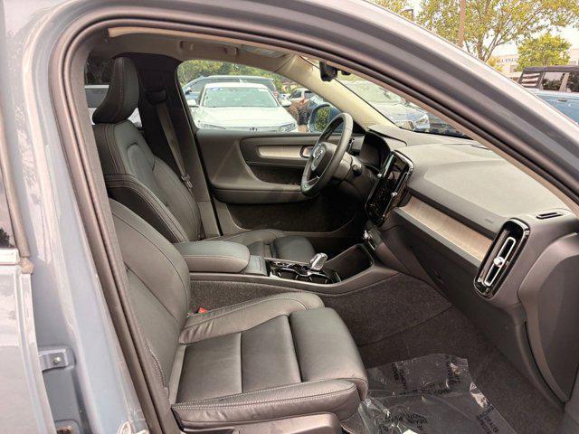 Photo of 2023 Thunder Grey Metallic Volvo XC40