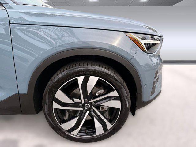 Photo of 2023 Thunder Grey Metallic Volvo XC40