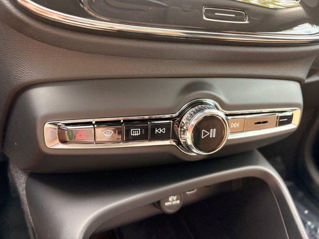 Photo of 2023 Thunder Grey Metallic Volvo XC40