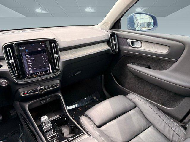 Photo of 2023 Thunder Grey Metallic Volvo XC40
