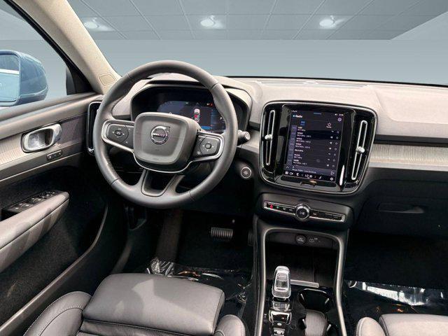 Photo of 2023 Thunder Grey Metallic Volvo XC40