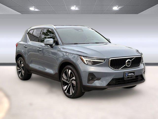 Photo of 2023 Thunder Grey Metallic Volvo XC40
