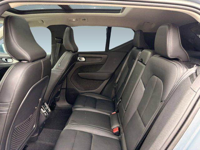 Photo of 2023 Thunder Grey Metallic Volvo XC40