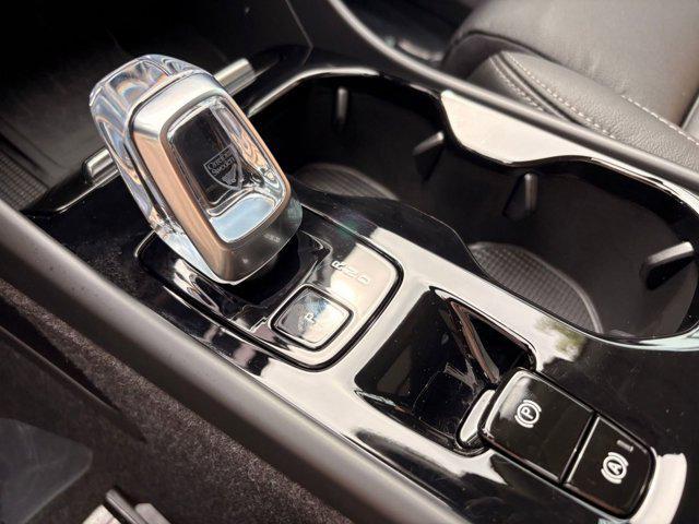 Photo of 2023 Thunder Grey Metallic Volvo XC40