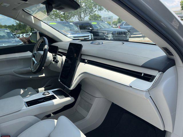 Photo of 2025 Vapour Grey Metallic Volvo EX90