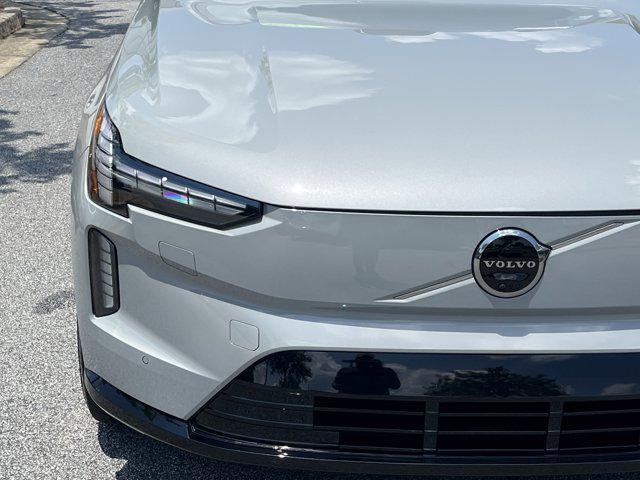 Photo of 2025 Vapour Grey Metallic Volvo EX90