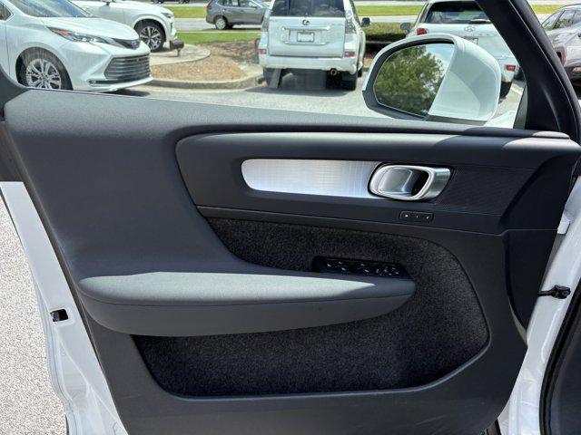 Photo of 2025 Crystal White Pearl Volvo XC40