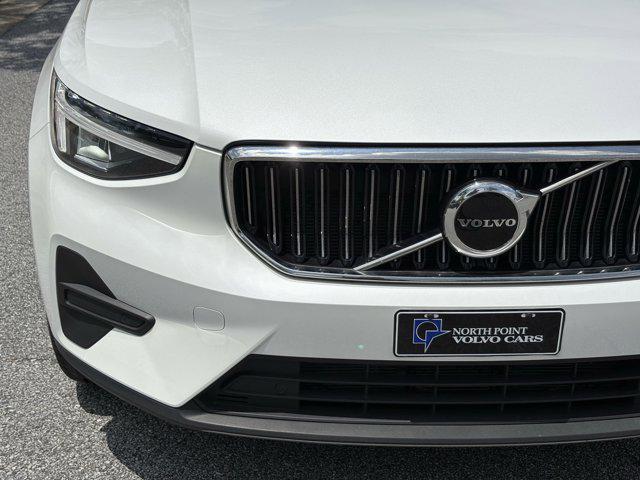 Photo of 2025 Crystal White Pearl Volvo XC40