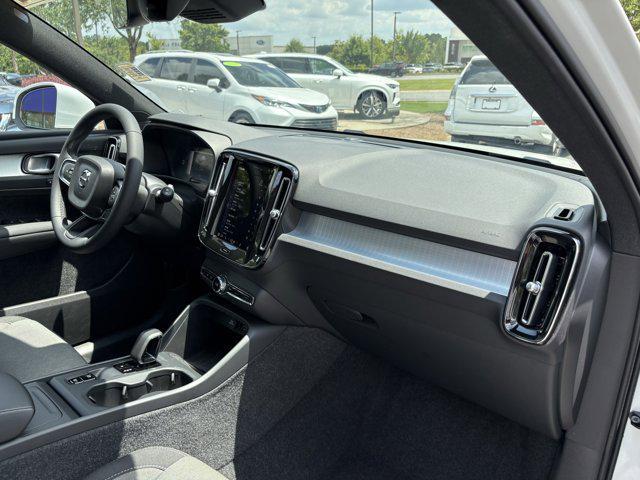 Photo of 2025 Crystal White Pearl Volvo XC40