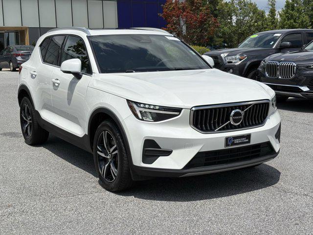 Photo of 2025 Crystal White Pearl Volvo XC40