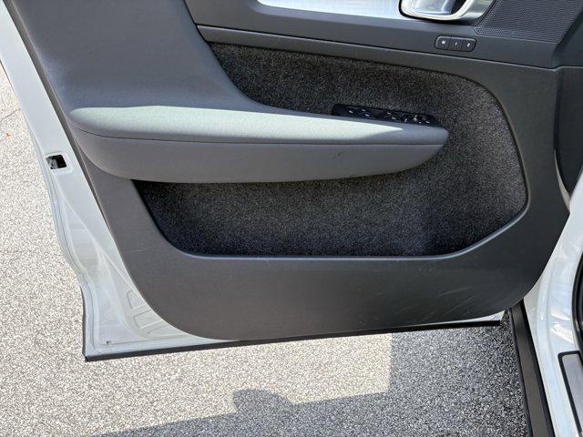 Photo of 2025 Crystal White Pearl Volvo XC40