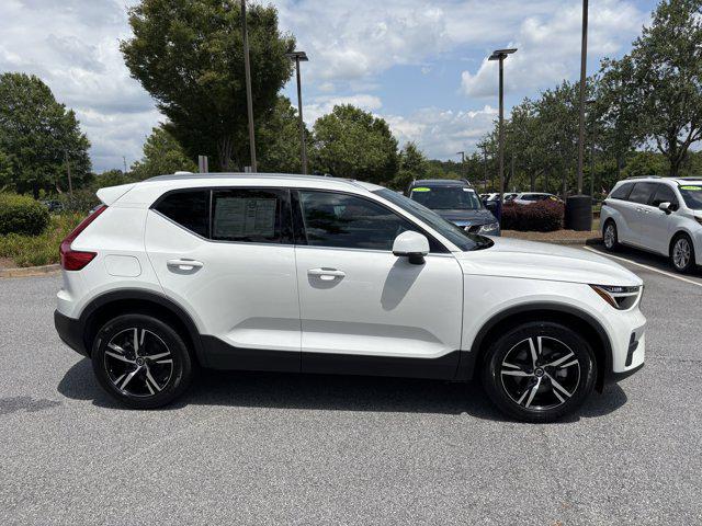 Photo of 2025 Crystal White Pearl Volvo XC40