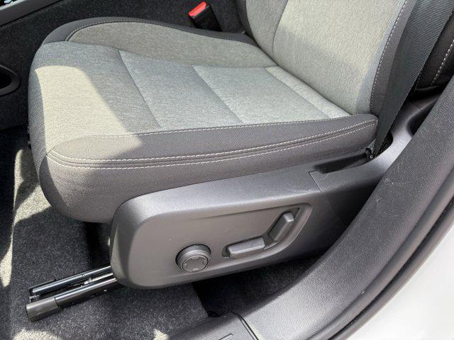 Photo of 2025 Crystal White Pearl Volvo XC40