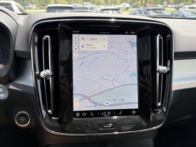 Photo of 2025 Crystal White Pearl Volvo XC40