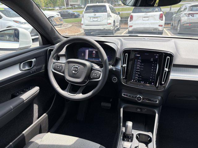 Photo of 2025 Crystal White Pearl Volvo XC40