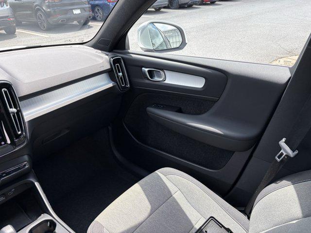 Photo of 2025 Crystal White Pearl Volvo XC40