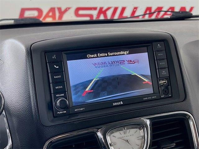 Photo of 2015 Billet Silver Metallic Clearcoat Chrysler Town & Country