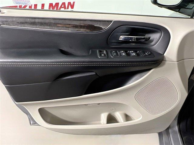 Photo of 2015 Billet Silver Metallic Clearcoat Chrysler Town & Country