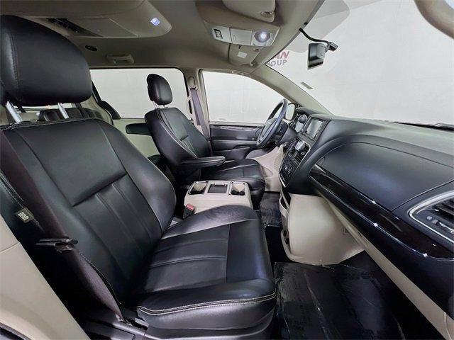 Photo of 2015 Billet Silver Metallic Clearcoat Chrysler Town & Country