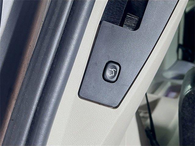 Photo of 2015 Billet Silver Metallic Clearcoat Chrysler Town & Country