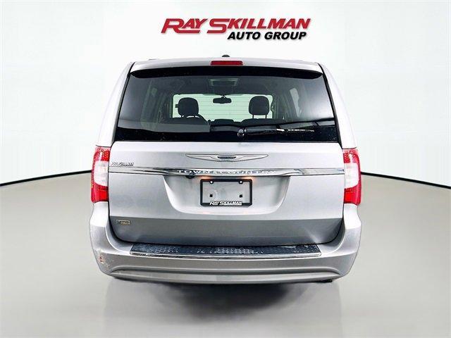 Photo of 2015 Billet Silver Metallic Clearcoat Chrysler Town & Country